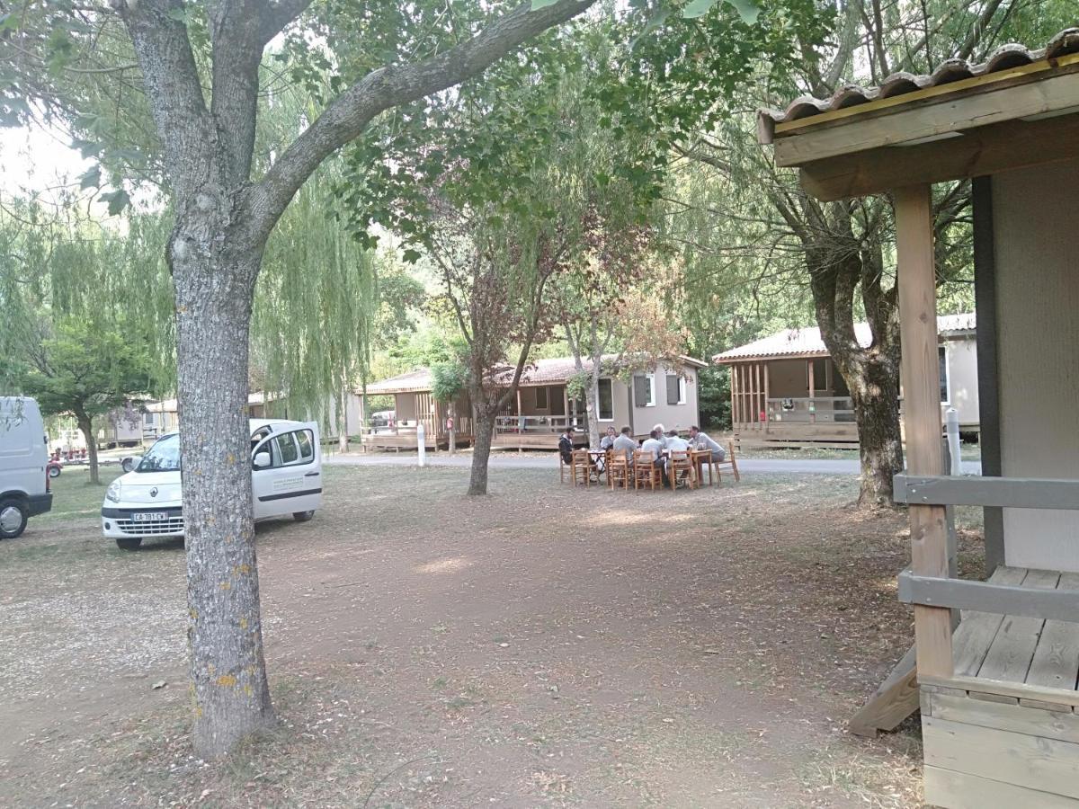 Camping Du Lac Сен-Жулиен-дю-Вердон Екстериор снимка