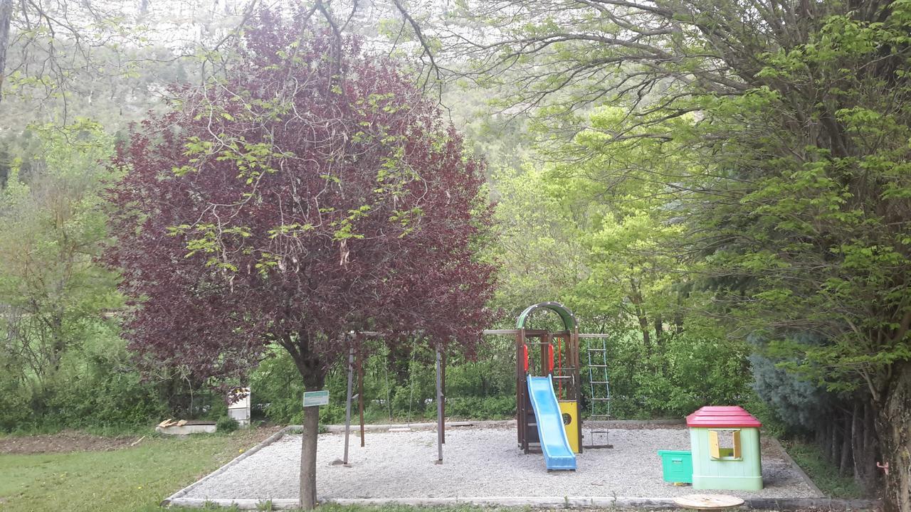 Camping Du Lac Сен-Жулиен-дю-Вердон Екстериор снимка