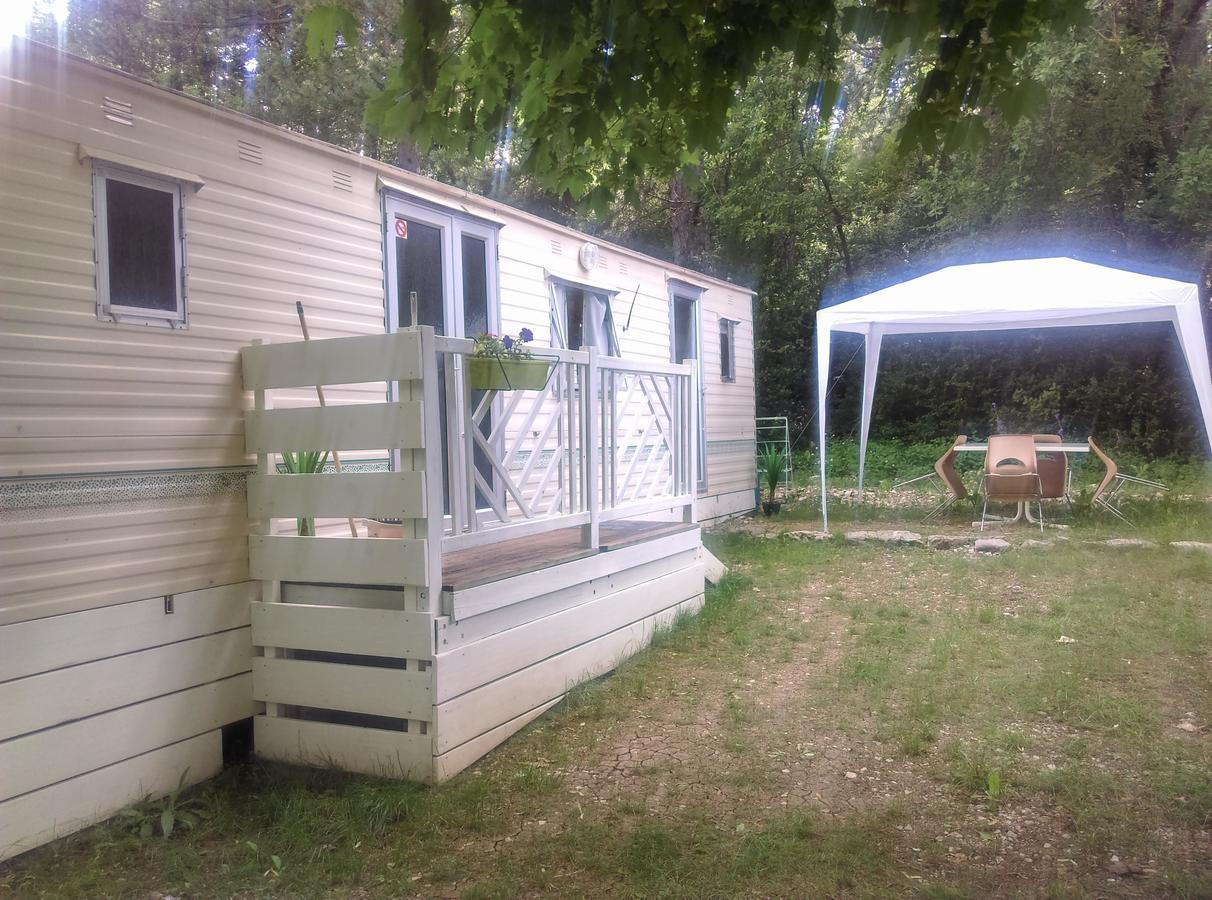 Camping Du Lac Сен-Жулиен-дю-Вердон Екстериор снимка