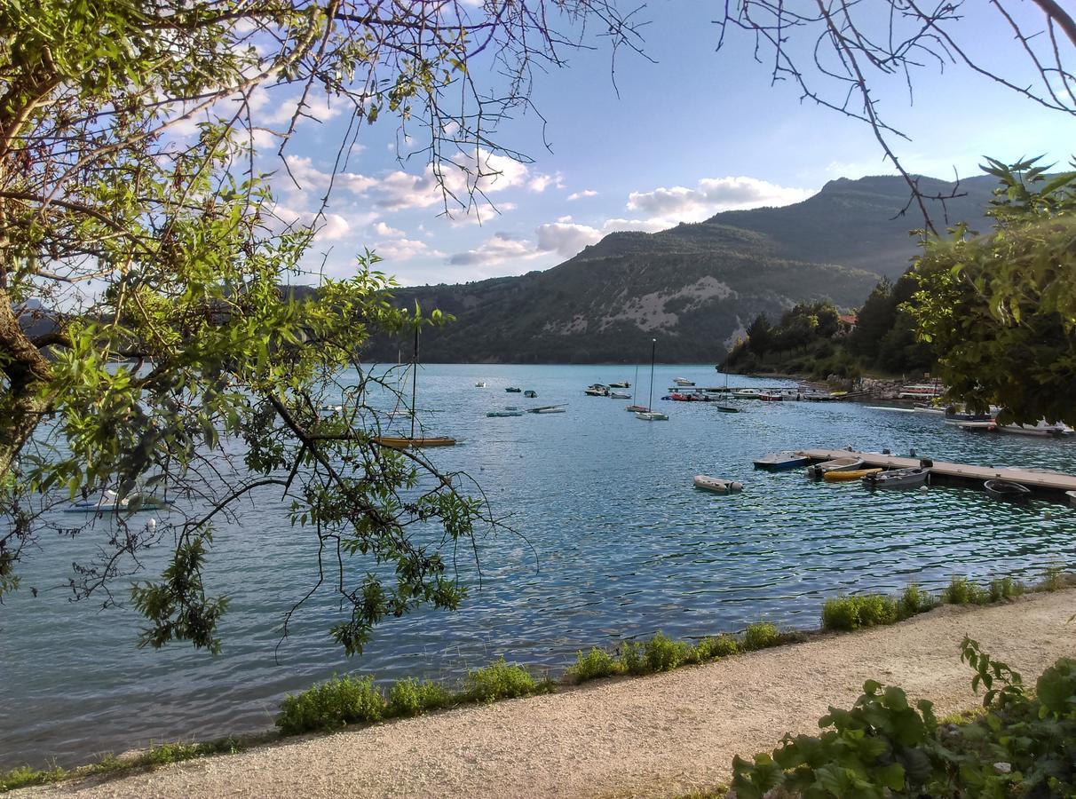 Camping Du Lac Сен-Жулиен-дю-Вердон Екстериор снимка